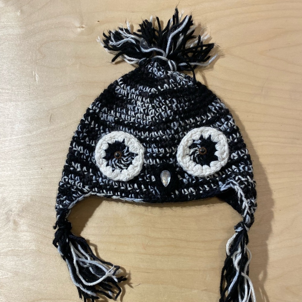 Black and White Owl Knit Hat (DH) - Picture 6 of 11